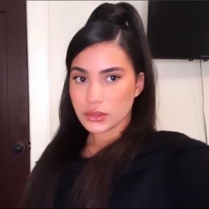 Meet your Posher, Alexus